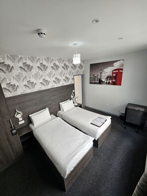 Comfort Twin Room | Premium bedding, in-room safe, desk, soundproofing