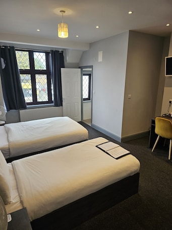 Triple Room | Premium bedding, in-room safe, desk, soundproofing