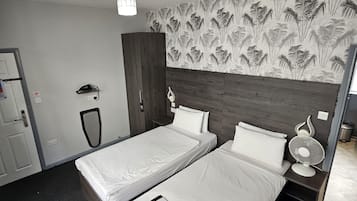 Kahden hengen comfort-huone (kaksi sänkyä) | Ylelliset vuodevaatteet, tallelokero huoneessa, työpöytä, äänieristys