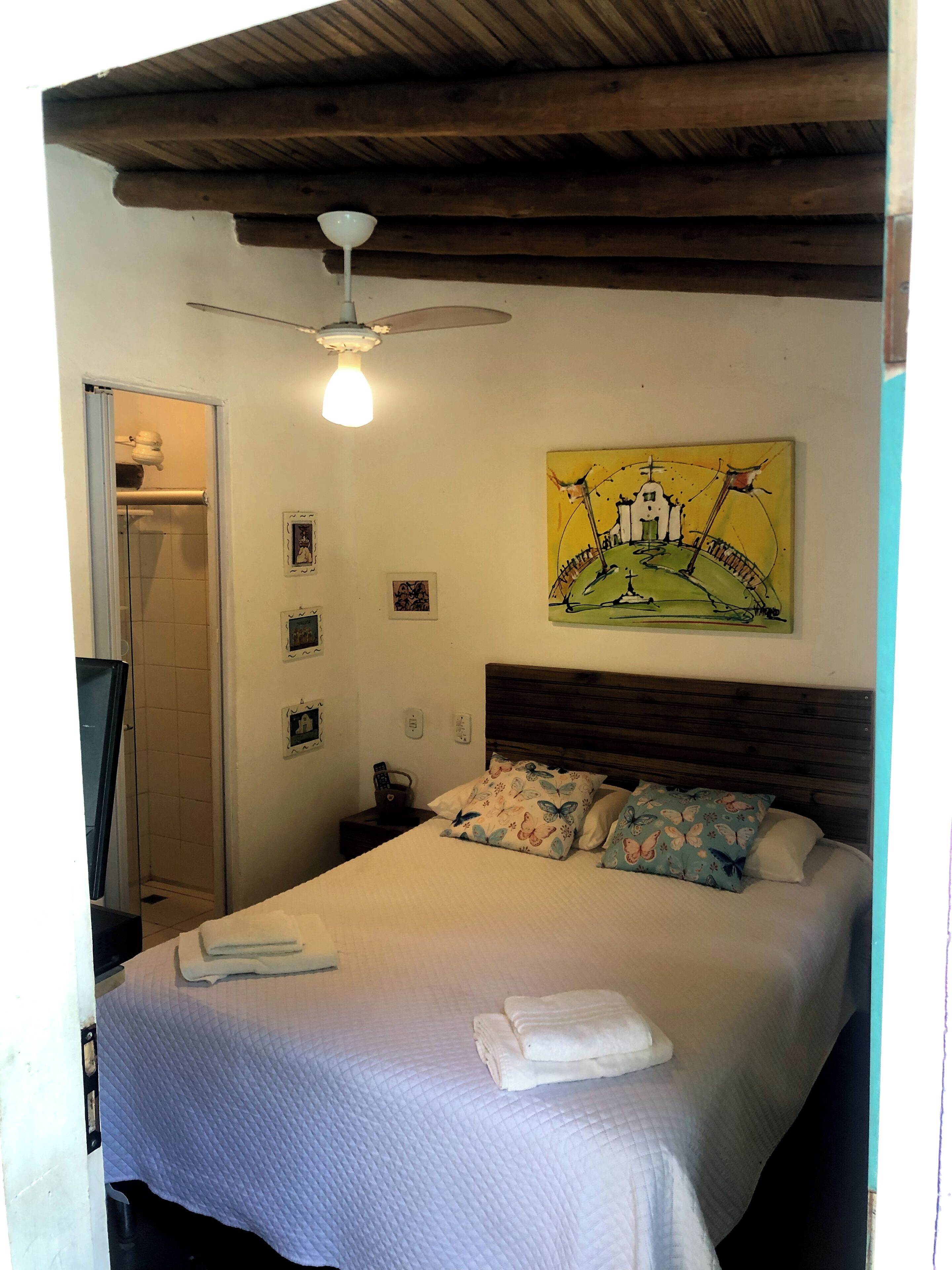 1 quarto, Wi-Fi de cortesia, roupa de cama