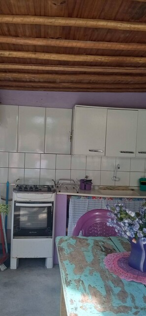 Geladeira, fogão, cooktop, torradeira