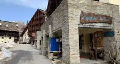 Cozy, scenic 2 km from Sestriere