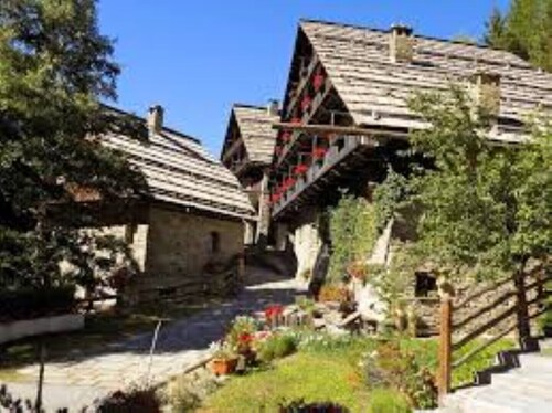 Cozy, scenic 2 km from Sestriere