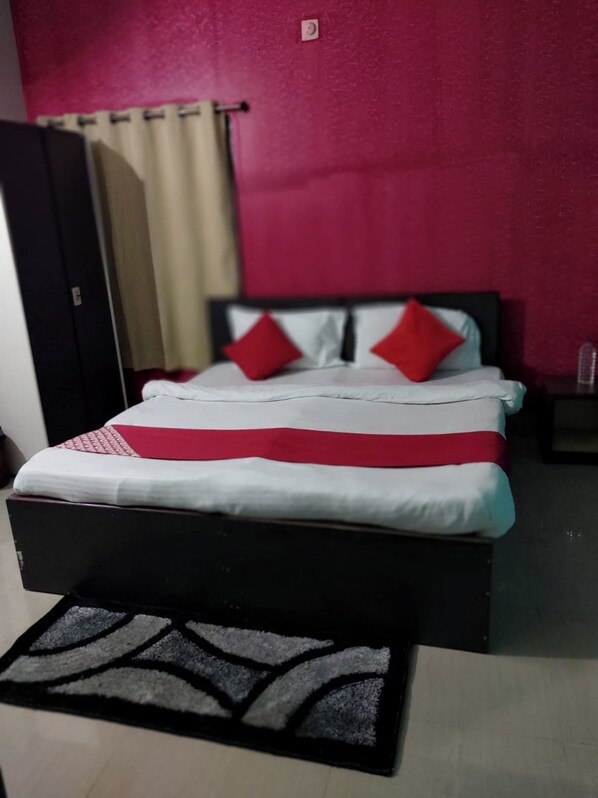 Free WiFi, bed sheets