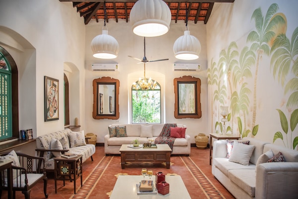 Luxury Villa, 6 Bedrooms | Living area