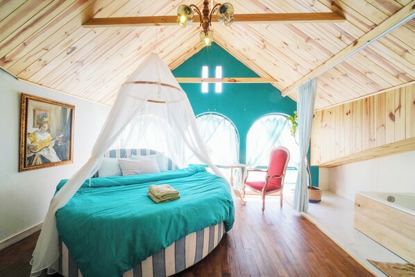 Panoramic Double Room | Individually decorated, individually furnished, desk, free WiFi