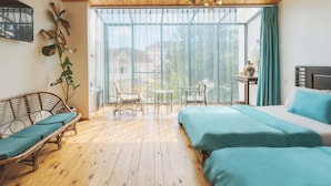 ห้องดีไซน์สำหรับสี่ท่าน, 1 ห้องนอน | โต๊ะทำงาน, Wi-Fi ฟรี, ห้องพักตกแต่งอย่างมีเอกลักษณ์, ตกแต่งพิเศษโดยเฉพาะ