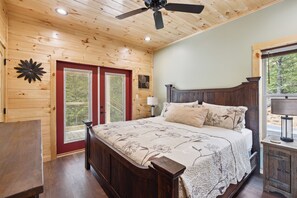 5 bedrooms, desk, iron/ironing board, free WiFi - Brand New 5 Bedroom with Arcade, WiFi, Hot Tub!  Located in Thunder Mtn Resort! (Sevierville)