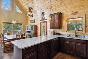 冰箱、微波炉、烤箱、炉灶