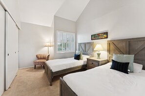 3 habitaciones, escritorio, tabla de planchar con plancha y wifi gratis 