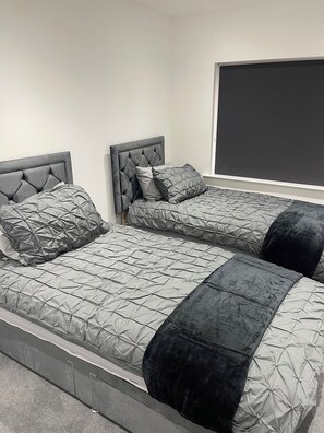 3 bedrooms, iron/ironing board, free WiFi, bed sheets