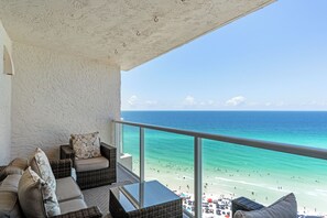 Property grounds - Low Summer Rates! Beachfront Condo w/ Panoramic Beach Views, 6-seat Golf Cart (Miramar Beach)