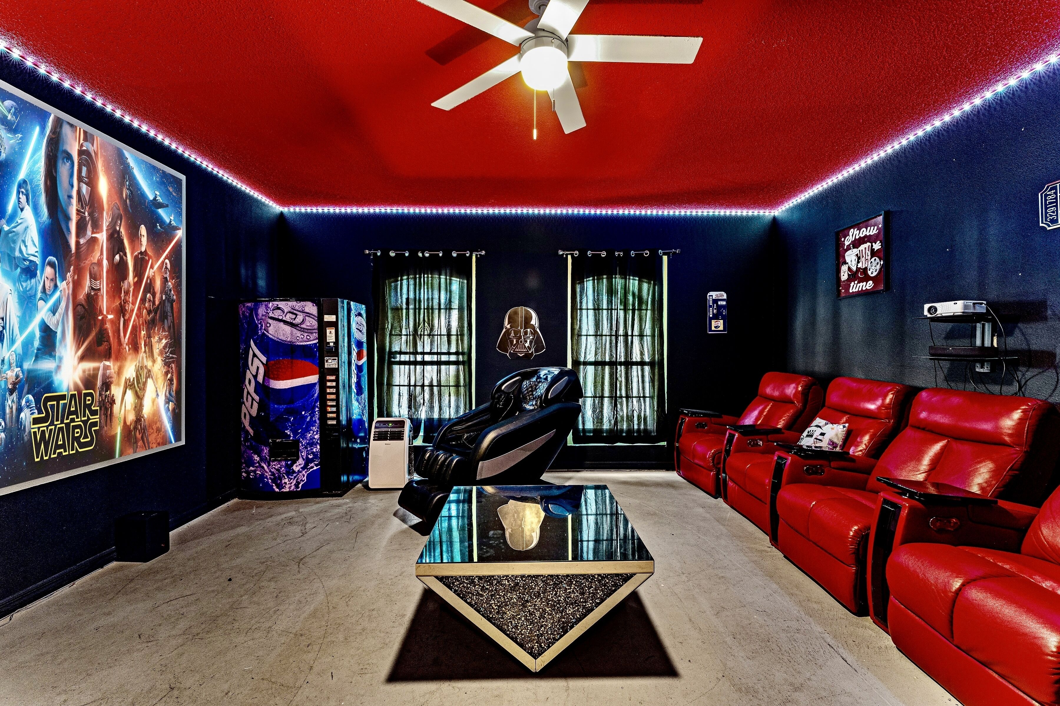 6BR/4BA Near Disney! Pool, Spa and Cool Movie Theater Room!