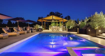 Spectacular Healdsburg Manor-4BR/4.5BA, POOL+2 SPA!