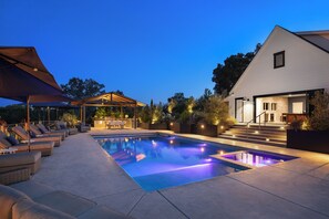 A modern outdoor pool area with lounge chairs and a covered seating area. - Spectacular Healdsburg Manor-4BR/4.5BA, POOL+2 SPA! (Healdsburg)