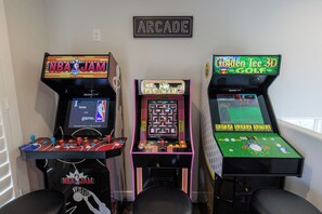 Game room - Sleeps 20 Steps to Pool - 4BR+Loft w/ 2 Rec Rooms (St. George)