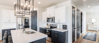 Sleeps 20 Steps to Pool - 4BR+Loft w/ 2 Rec Rooms