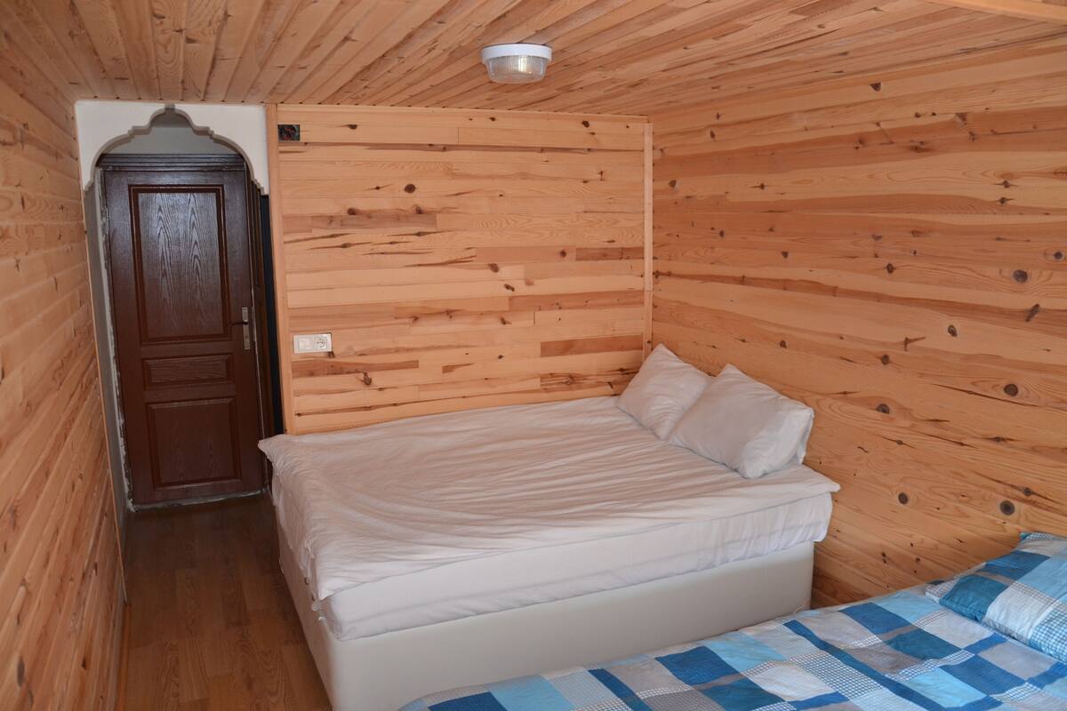 Soundproofing, free WiFi