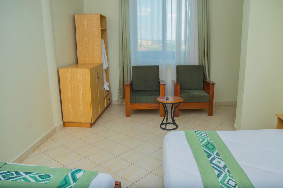 1 habitación, cubrecamas y caja de seguridad en la habitación