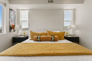 2 عدّة غرف نوم ومكتب ومكواة/لوح كي وسرير سفر