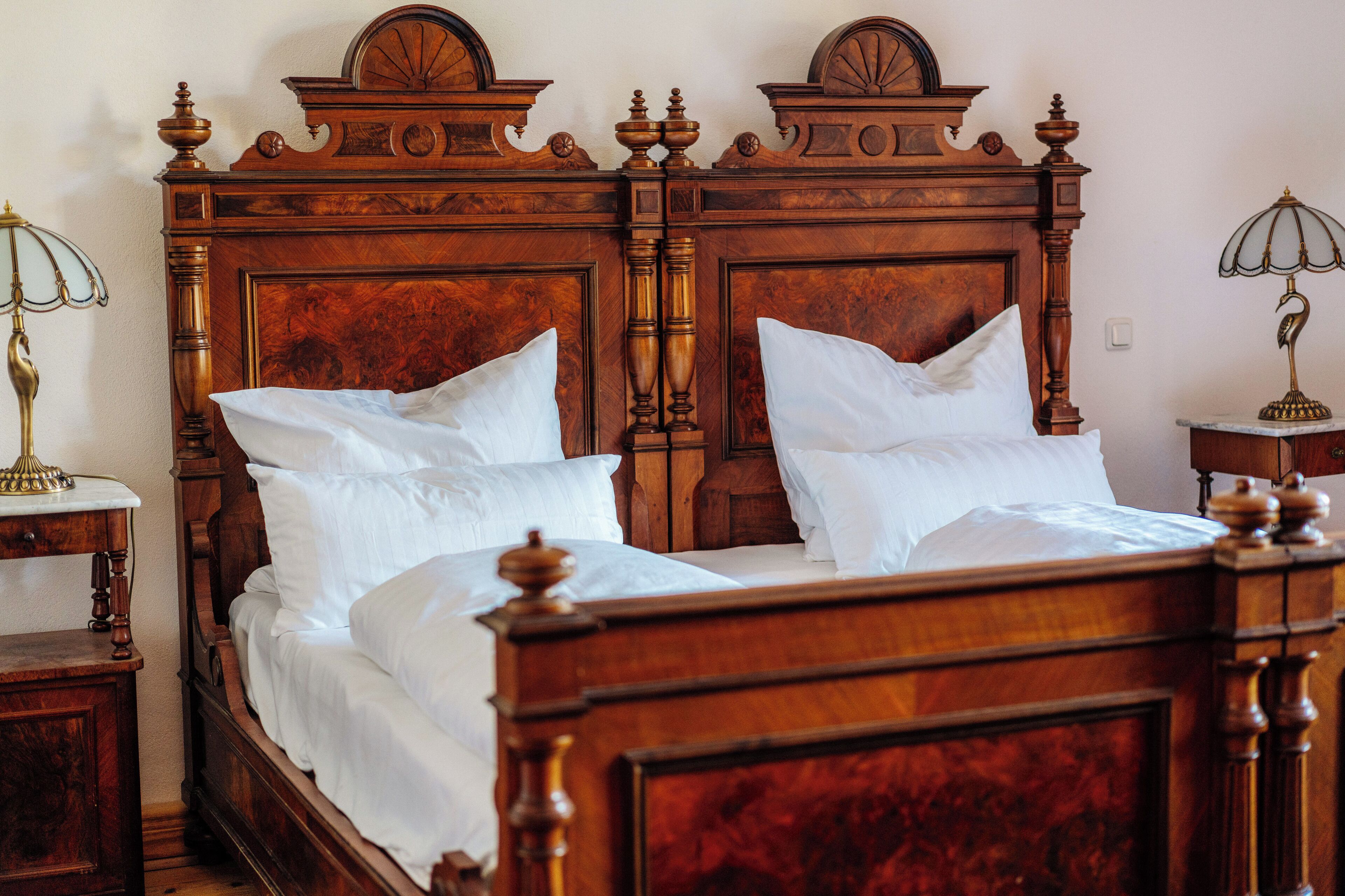 2 chambres, coffres-forts dans les chambres, fer et planche à repasser