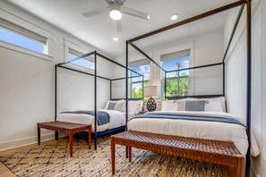 12 Schlafzimmer, Schreibtisch, Bügeleisen/Bügelbrett, Reisekinderbett