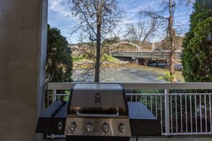 Property grounds - Riverfront/Downtown Pigeon Forge (Pigeon Forge)