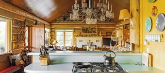 Big Sky Vacation Rentals: Chief Joseph Log Home