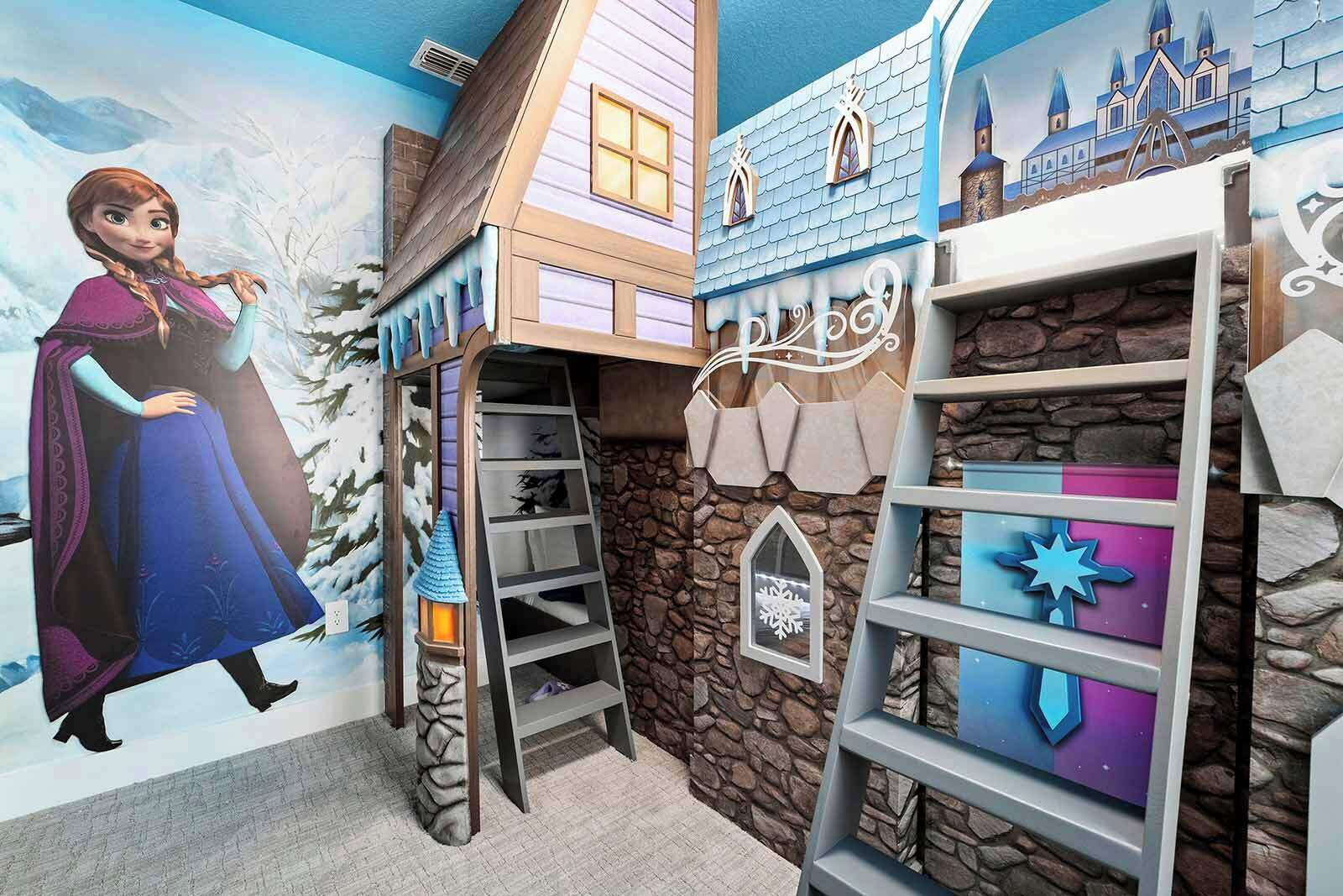 The Regal | PVT palace on I-Drive w/ castle theme RM, pool - close to everything