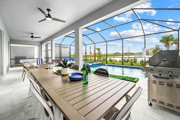 屋外ダイニングエリア