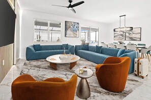 Smart TV, video games, foosball, stereo - Mammoth Manor | Massive home w PVT theater, arcade, spa pool - mins to top parks (Orlando)