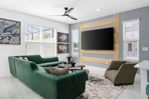 Smart-TV, fotballspill og stereoanlegg