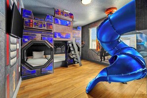 9 bedrooms, desk, iron/ironing board, travel crib