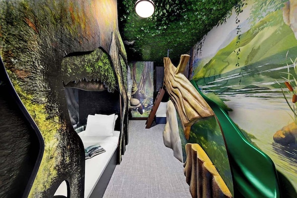 4 habitaciones, tabla de planchar con plancha y cuna de viaje