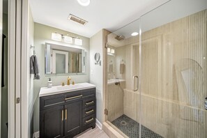 Hair dryer, towels - Gorgeous River View - Downtown - Parking (Wilmington)