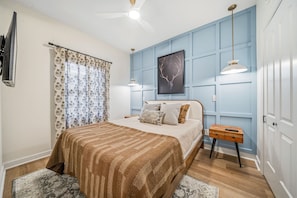 1 slaapkamer, een strijkplank/strijkijzer, gratis wifi, beddengoed