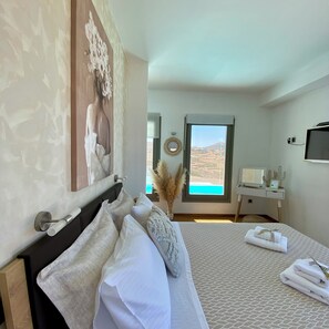 5 bedrooms, desk, iron/ironing board, free WiFi - Villa Cycladic View Syros  (Azolimnos Syros)