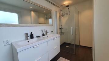 Shower, eco-friendly toiletries, hair dryer, towels