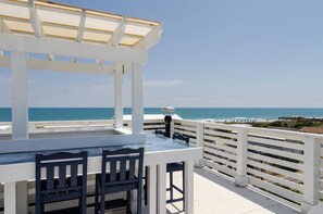 Property grounds - EV charger, elevator, ocean views from rooftop! (Carolina Beach)