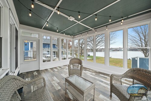 Lakefront Retreat on Powers Lake | Sandy Beach, Private Pier & Sunset Views