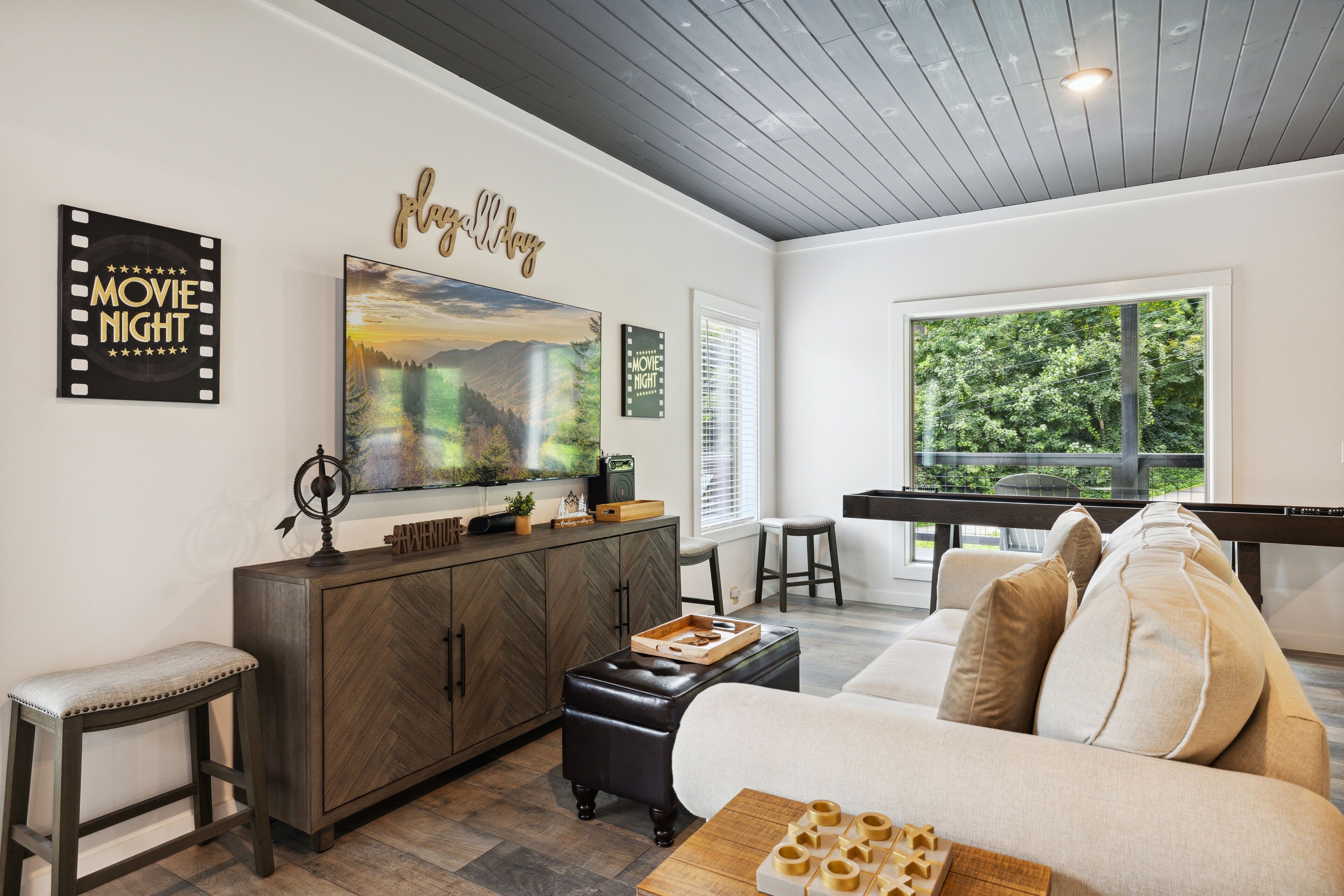 Cabin, 2 Bedrooms | Living area | Smart TV