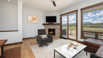 House, 3 Bedrooms | Living area