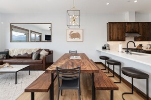 Ferienhaus, 3 Schlafzimmer | Essbereich im Zimmer