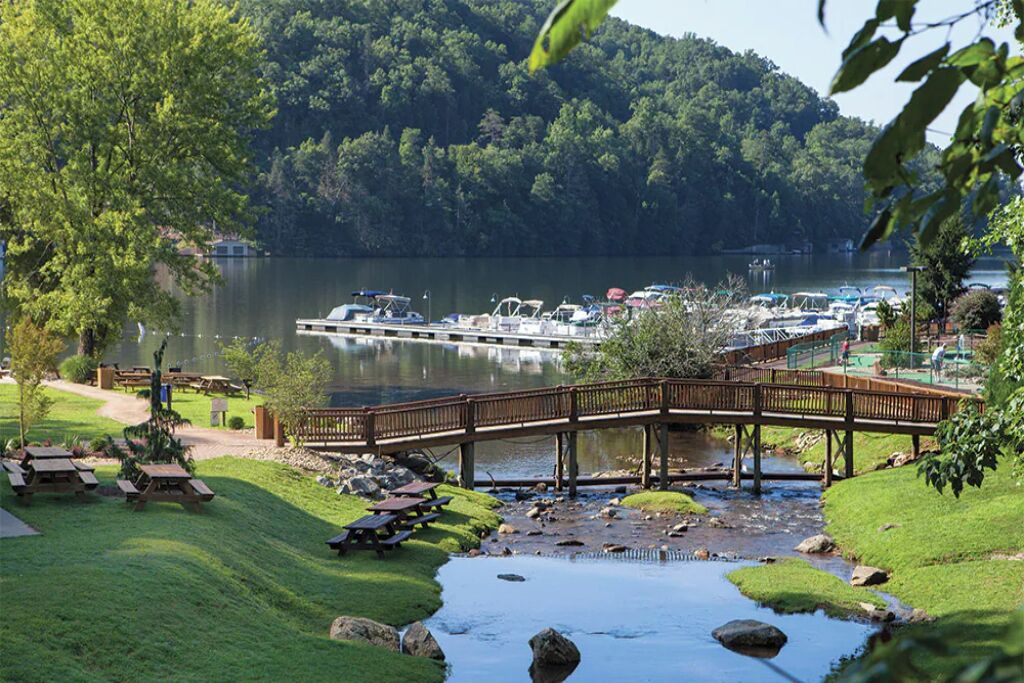1 Bedroom Condo w/ Kitchen, in Blue Ridge Mountains @ Fairfield Mountains Resort