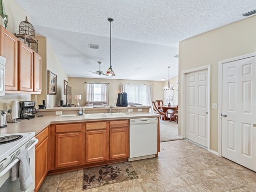 COZY 2/2 PATIO VILLAGE IN THE VILLAGE OF DUVAL, NEAR POOLS & GOLF COURSES!