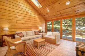 Ferienhaus, 2 Schlafzimmer | Wohnbereich | Smart-TV