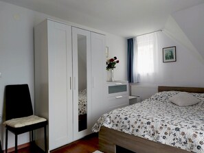 2 عدّة غرف نوم وواي فاي وملاءات أسرّة