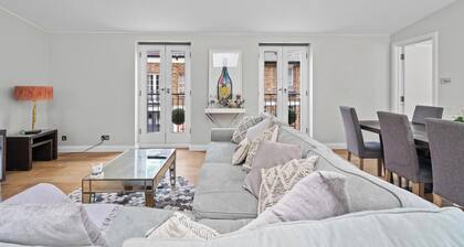 3 Bed City Centre House Sleeps 6 - Parking, Wifi