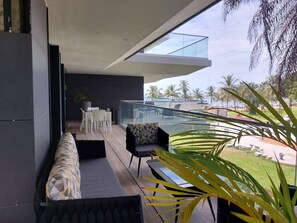 Standard Studio, 1 Queen Bed, Balcony, Partial Ocean View (310 - second floor) | Utsikt fra balkong