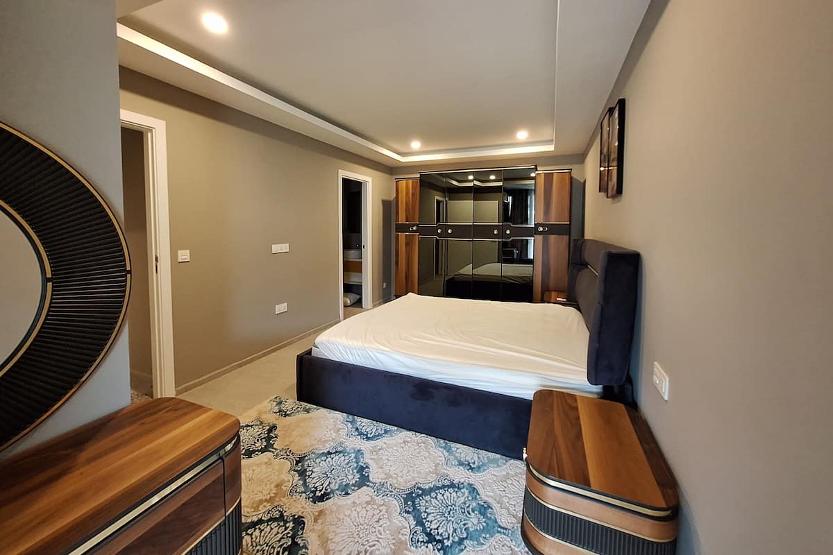 Standard Apartment, 2 Bedrooms, 2 Bathrooms, Partial Ocean View (807) | 2 bedrooms, individually decorated, individually furnished